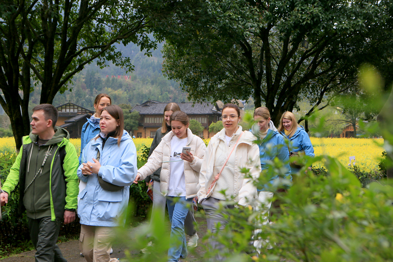 黃龍洞景區(qū)入境游持續(xù)升溫，國際“朋友圈”不斷擴(kuò)容